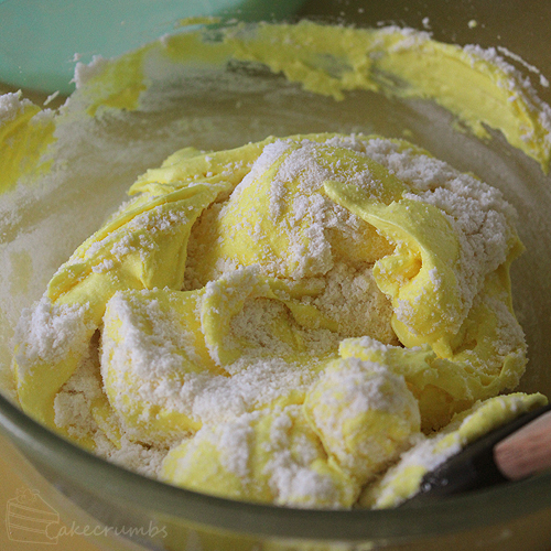 Cakecrumbs' Honey Bee Macarons