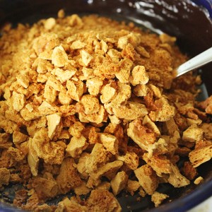 Cakecrumbs' Honey Bee Macarons