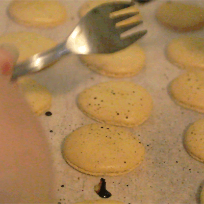 Cakecrumbs'-Easter-Macarons-08